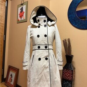 Chic Women's Double-Breasted Trench Coat with Hood